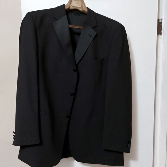 Hugo Boss suit - Picture 2 of 7